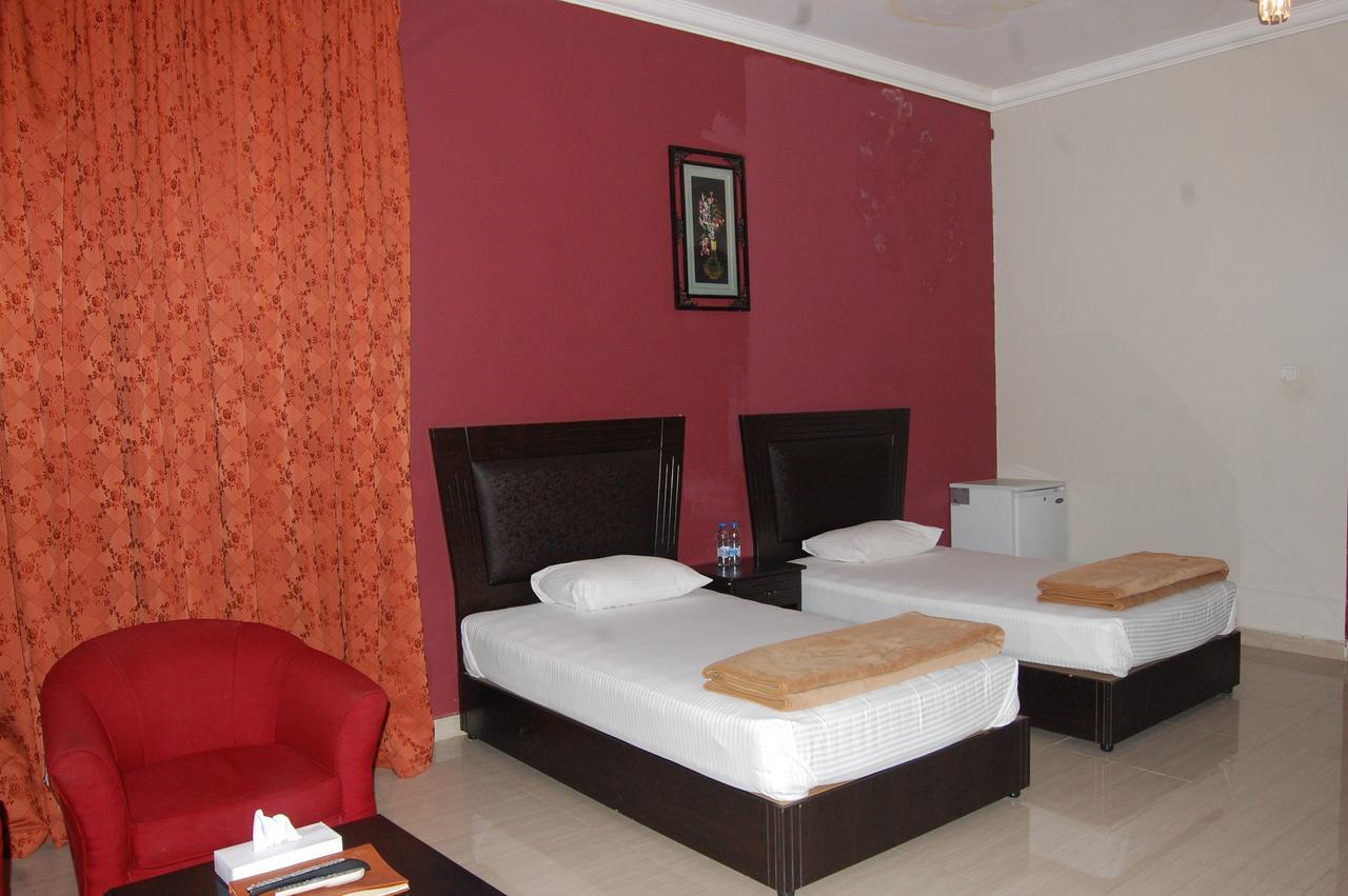 Al Amwaj Hotel Sharjah Exterior photo